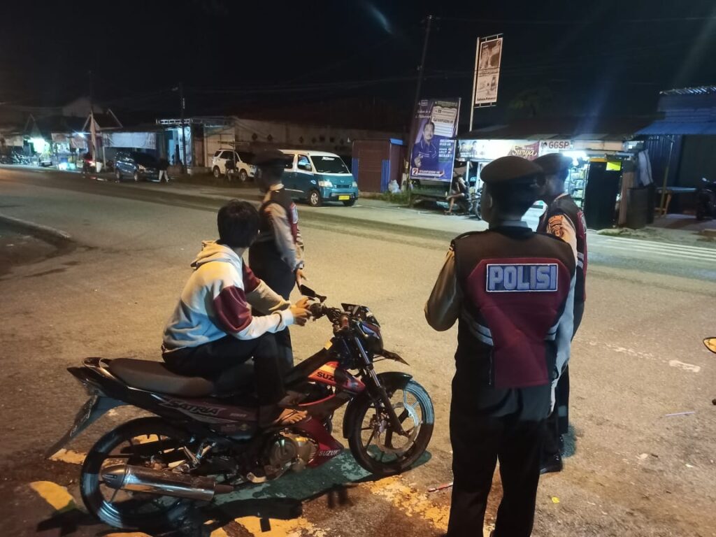 Polres Penajam Paser Utara Gencar Lakukan Patroli Dialogis pada Malam Hari untuk Tekan Tindak Kriminalitas WhatsApp Image 2024 01 16 at 10.32.42 7e827f7e