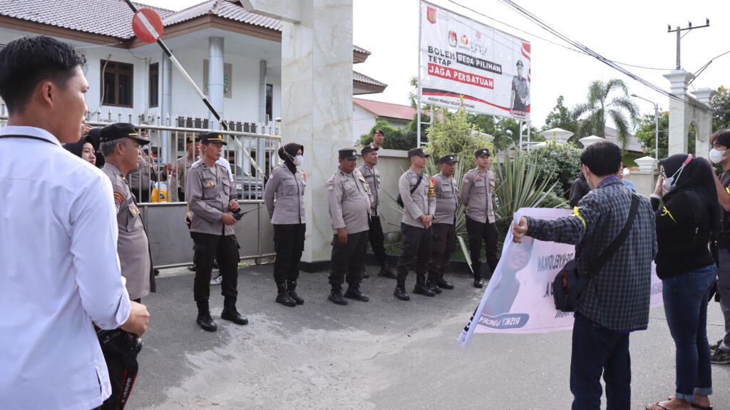Lindungi Hak Warga Negara, Polres Bontang Lakukan Pengamanan WhatsApp Image 2024 01 16 at 13.16.08 b2a8eb0c