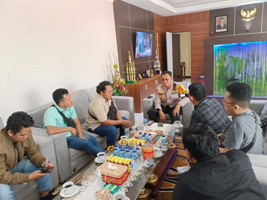 Jajaran Insan pers Silahturahmi ke Kapolres Paser. WhatsApp Image 2024 01 16 at 13.29.51 1148209c