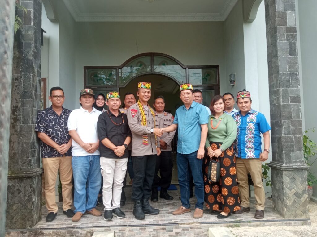 Rebut Hati Galang Simpati, Kapolres Bontang Silaturahmi ke DAD Kota Bontang WhatsApp Image 2024 01 16 at 15.47.53