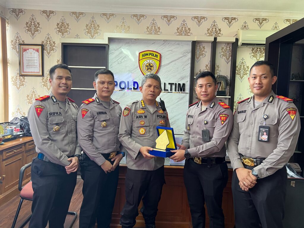 Karo SDM Terima Kunjungan Mahasiswa STIK Angkatan ke-81 Dalam Rangka Penelitian di Polda Kaltim WhatsApp Image 2024 01 16 at 17.39.56