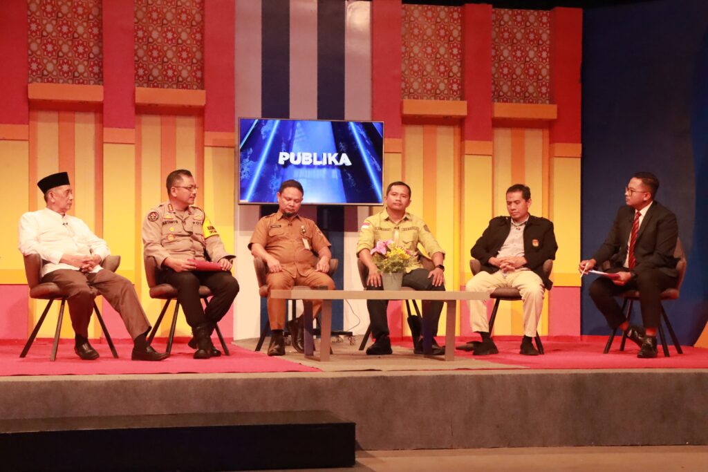 Jadi Narasumber Utama Dialog Publik, Kabid Humas : ‘Fokus Pada Kondusifitas Kaltim Pasca Pemilu WhatsApp Image 2024 02 19 at 19.59.24 eab8079b