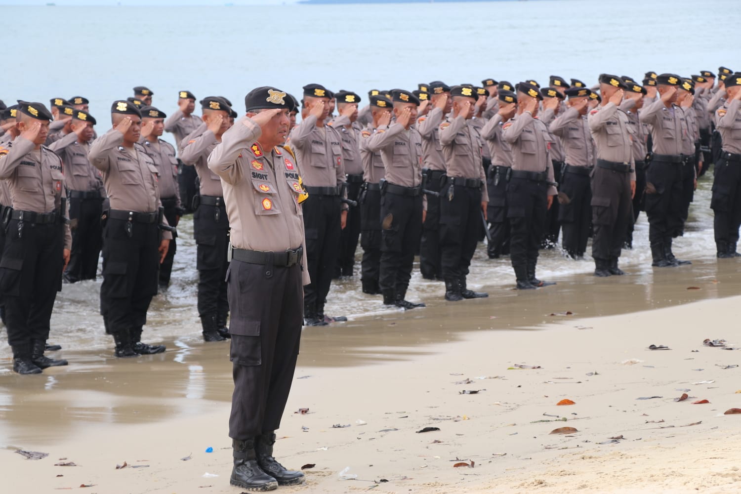 Pembaretan Bintara Remaja Dit Samapta Polda Kaltim, Kapolda Kaltim Pimpin Langsung Upacara Penutupan 1 WhatsApp Image 2024 02 26 at 10.20.10 6516ac83