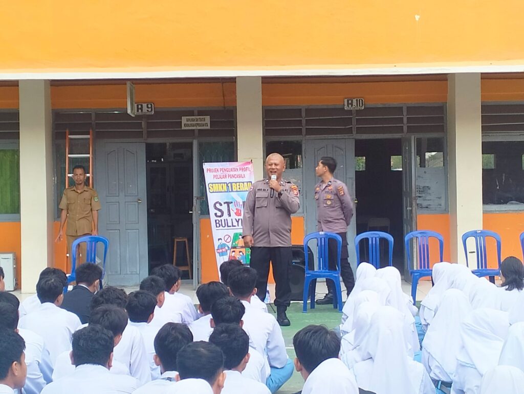 Polres Berau Berikan Penyuluhan Hukum dan Perlindungan Anak di SMKN 1 Kabupaten Berau WhatsApp Image 2024 02 27 at 08.58.29 a41989b2