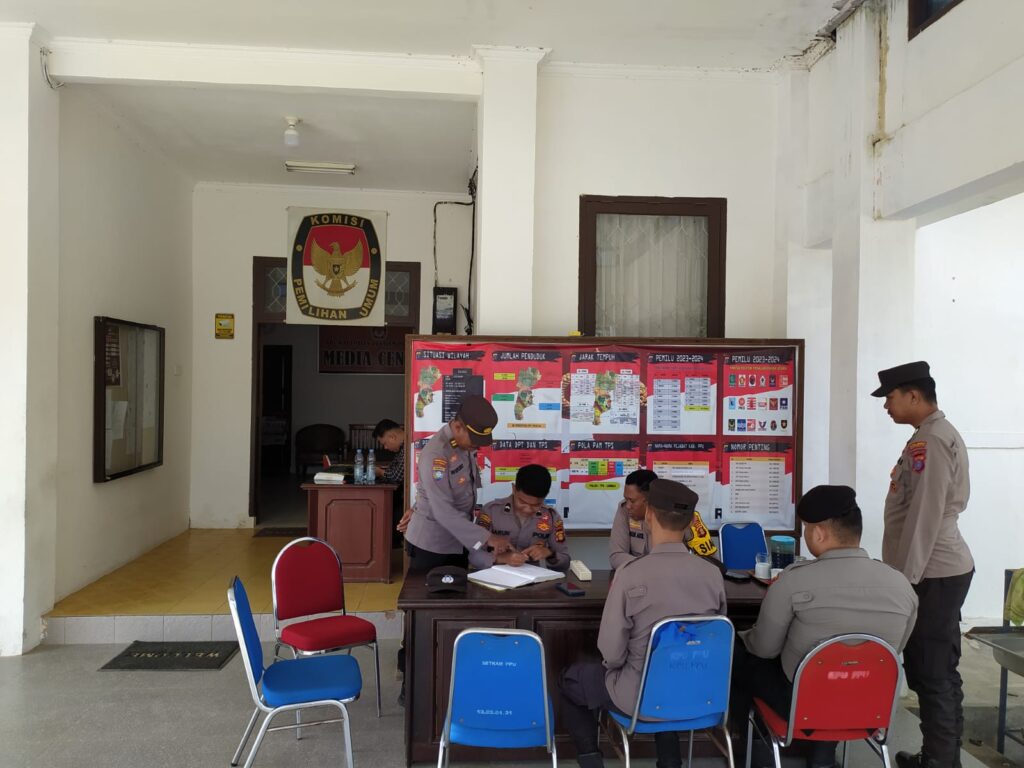 Pastikan Situasi Kondusif, Polres PPU Lakukan Pengamanan Gedung KPU Pasca Pemilu 2024 WhatsApp Image 2024 02 27 at 10.53.37 9130dfa3