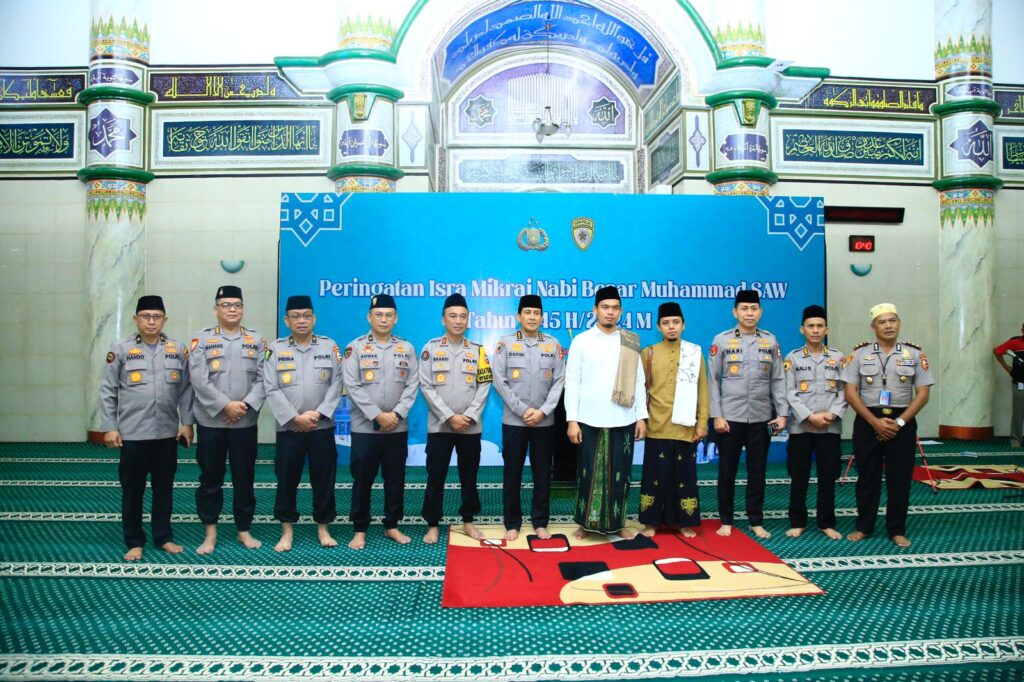 Gelar Isra Mikraj, Personel Bhayangkara Diingatkan Pentingnya Ketakwaan Dalam Bertugas WhatsApp Image 2024 02 27 at 14.59.59 fc6a7fe3