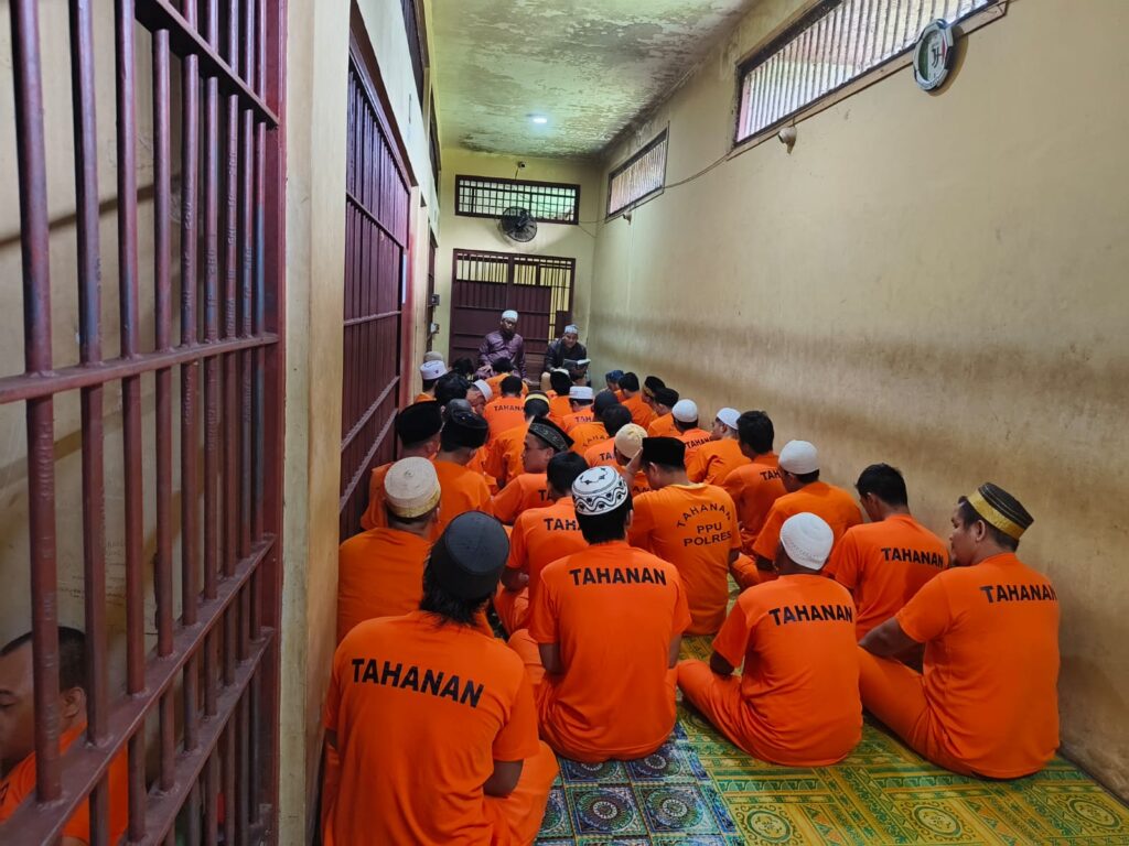 Mewujudkan Kemanunggalan, Polres PPU Gelar Binrohtal Bagi Warga Binaan Rutan Polres PPU WhatsApp Image 2024 03 14 at 11.32.41 50dd88a1