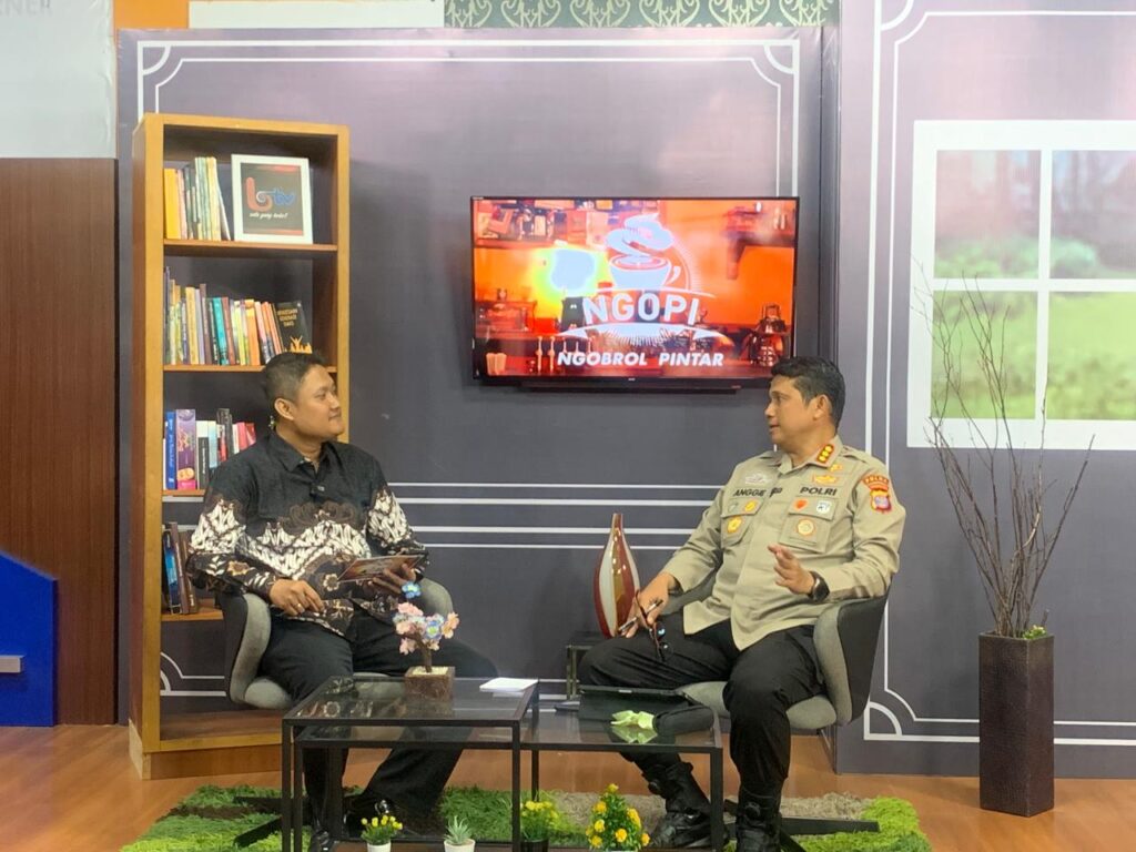 Melalui Dialog “Ngobrol Pintar” Dengan BTV, Dirbinmas Polda Kaltim Jelaskan Peran Binmas Polri Sebagai Fungsi Preemtif WhatsApp Image 2024 03 20 at 14.13.47 22837f45