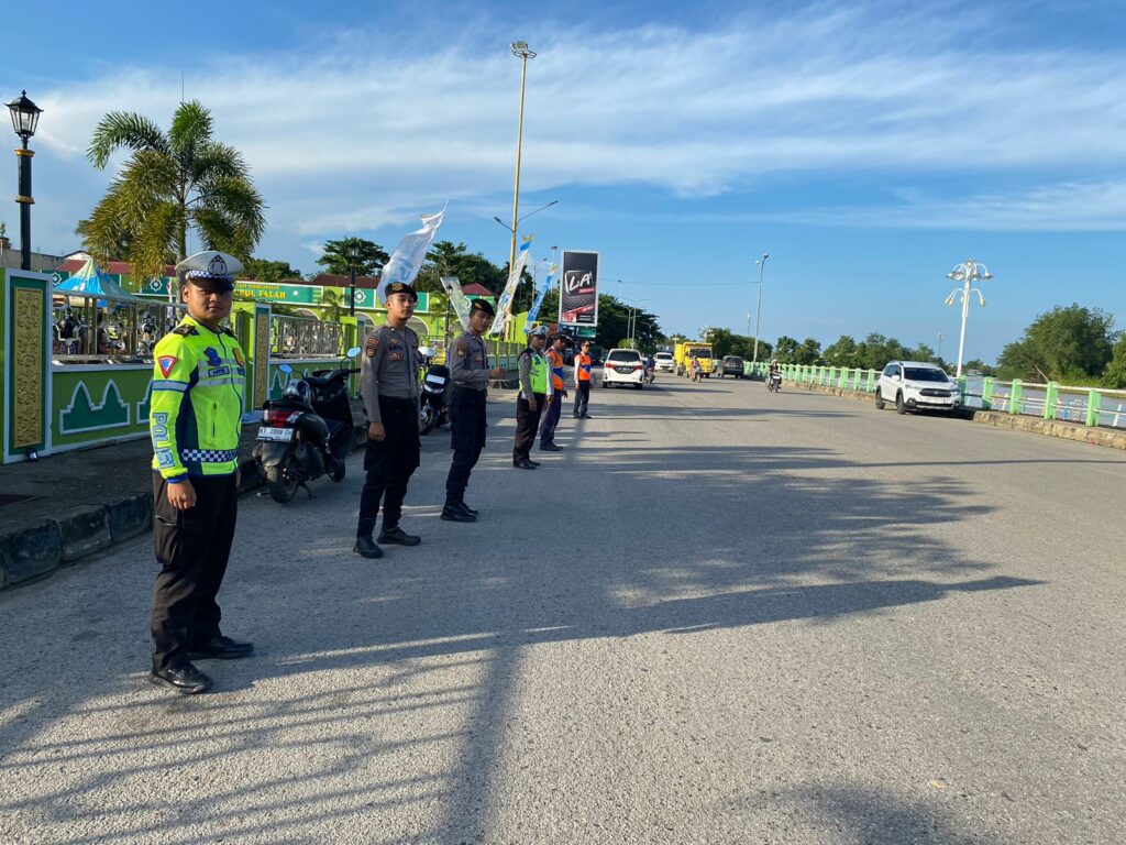 Polres Paser Bersama Instansi Terkait Amankan Aktivitas Pasar Ramadhan WhatsApp Image 2024 03 24 at 11.15.31