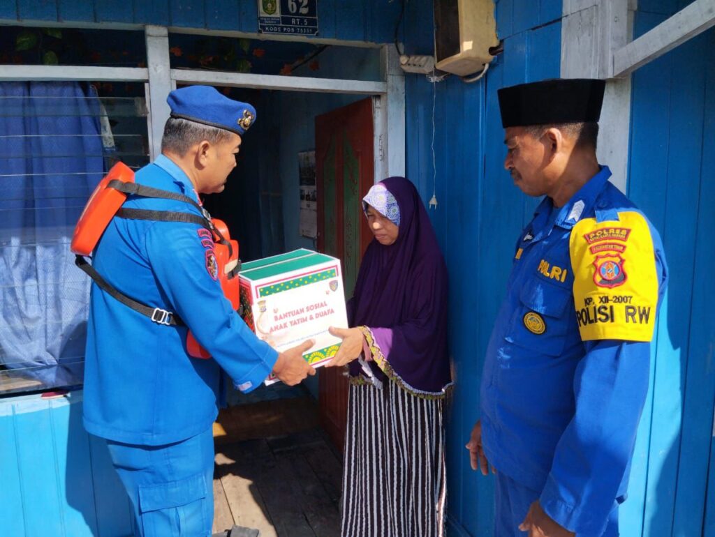 Satpolairud Polres Kukar Salurkan Santunan kepada Anak Yatim dan Kaum Dhuafa di Bulan Ramadan WhatsApp Image 2024 03 25 at 08.29.58 e48f514d