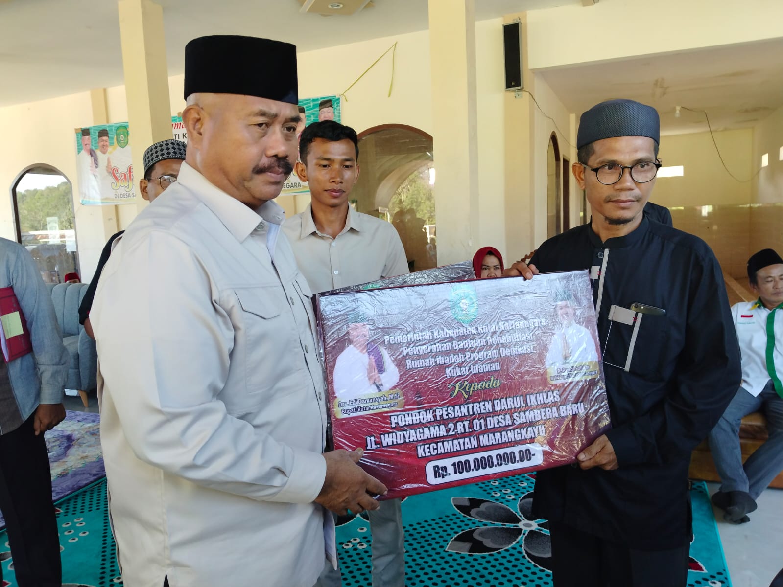 Kapolsek Marangkayu Menemani Bupati Kukar dalam Kunjungan Emosional ke Desa Samberra 1 WhatsApp Image 2024 03 26 at 08.14.512