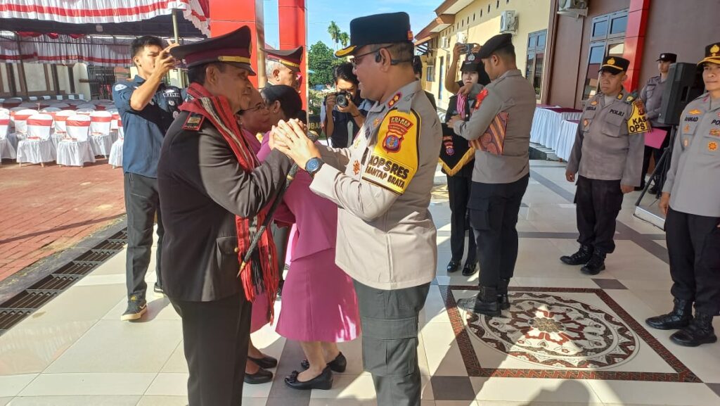 Kapolres Kutai Barat Lepas Anggota Purna Bakti dalam Upacara Khidmat WhatsApp Image 2024 03 31 at 10.43.18