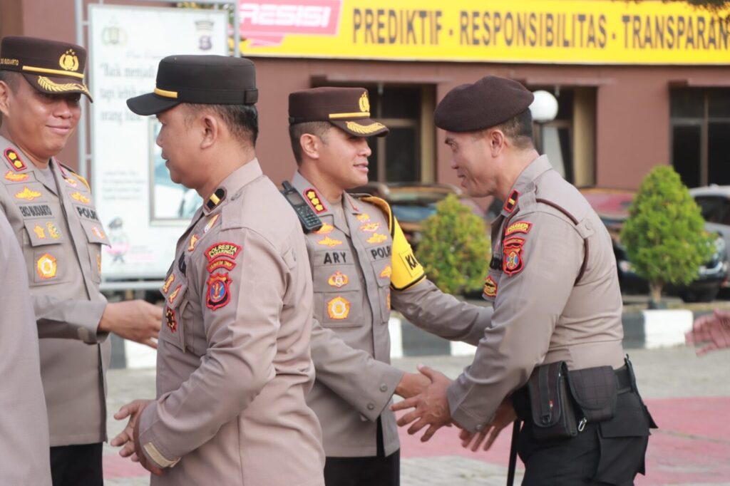 Kapolresta Samarinda Pimpin Apel Sekaligus Halal Bihalal Bersama Personil Pasca Libur Lebaran Idul Fitri 1445 H IMG 20240416 WA0015 1536x1023 1