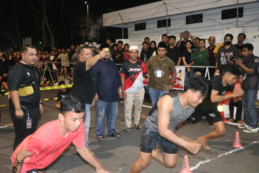 Kapolres Kukar Selenggarakan Run Street Ramadhan Cup 2024 untuk Remaja WhatsApp Image 2024 04 01 at 11.45.16 AM
