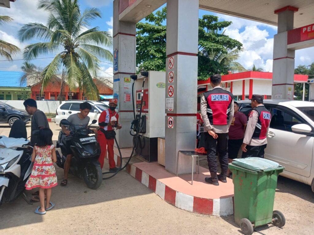 Polsek Batu Sopang Giatkan Patroli di SPBU untuk Cegah Penyalahgunaan BBM WhatsApp Image 2024 04 01 at 12.41.05 PM