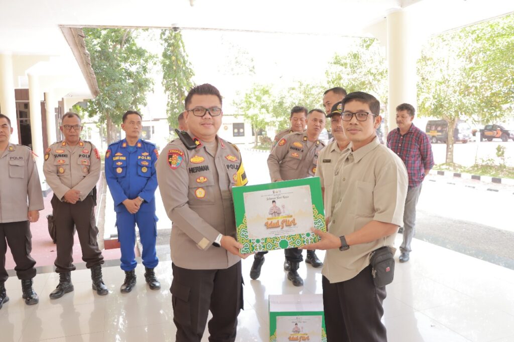 Polres Kutai Timur Salurkan Bingkisan Lebaran untuk Warakawuri dan Purnawirawan WhatsApp Image 2024 04 05 at 10.59.54
