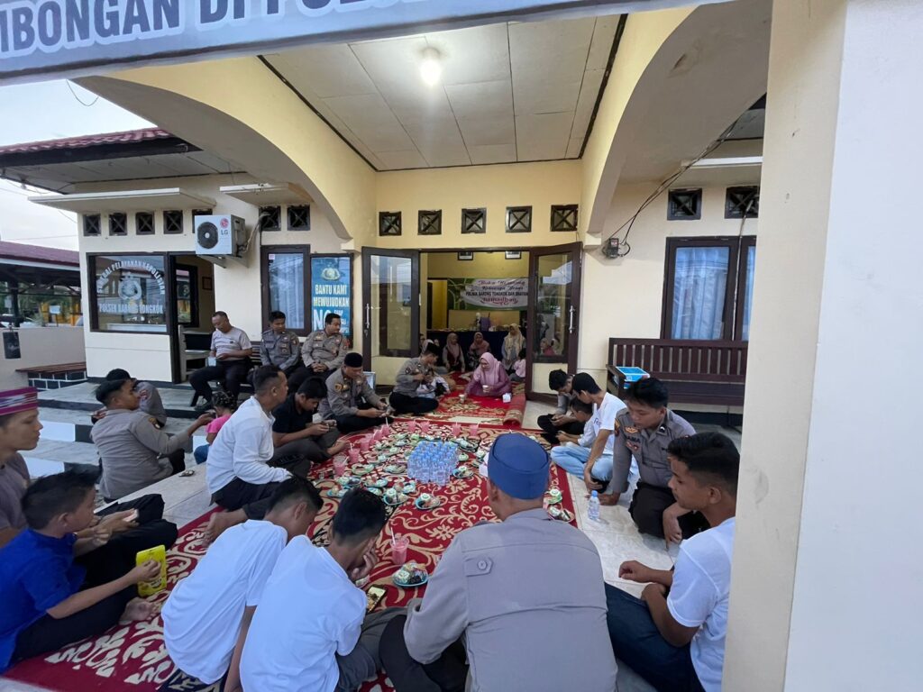 Kapolsek Barong Tongkok Gelar Buka Puasa Bersama Personel dan Keluarga untuk Mempererat Silaturahmi WhatsApp Image 2024 04 06 at 12.38.12 5c5017c8