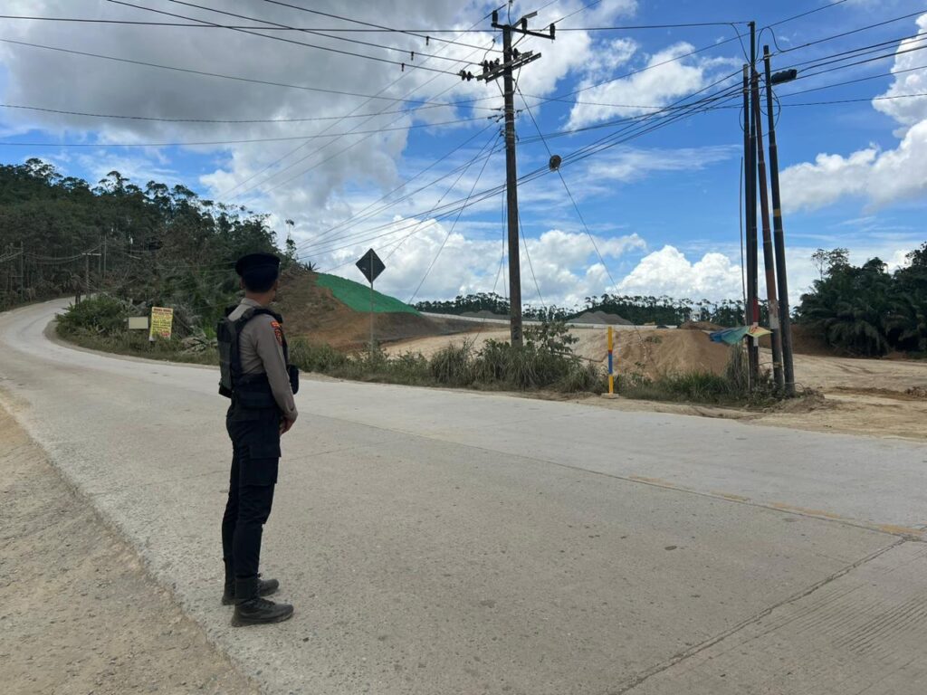 Lakukan Patroli, Personil Satgas Ops.Nusantara Mahakam Pastikan Situasi Kamtibmas Guna Ciptakan Kelancaran Pembangunan Di Kawasan Ibu Kota Nusantara WhatsApp Image 2024 04 08 at 11.49.51 1