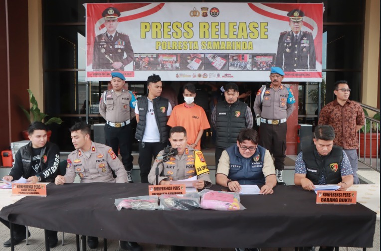 Polresta Samarinda Gelar Konferensi Pers: Pelaku Pencabulan Anak Kandung Diamankan WhatsApp Image 2024 04 08 at 13.10.32