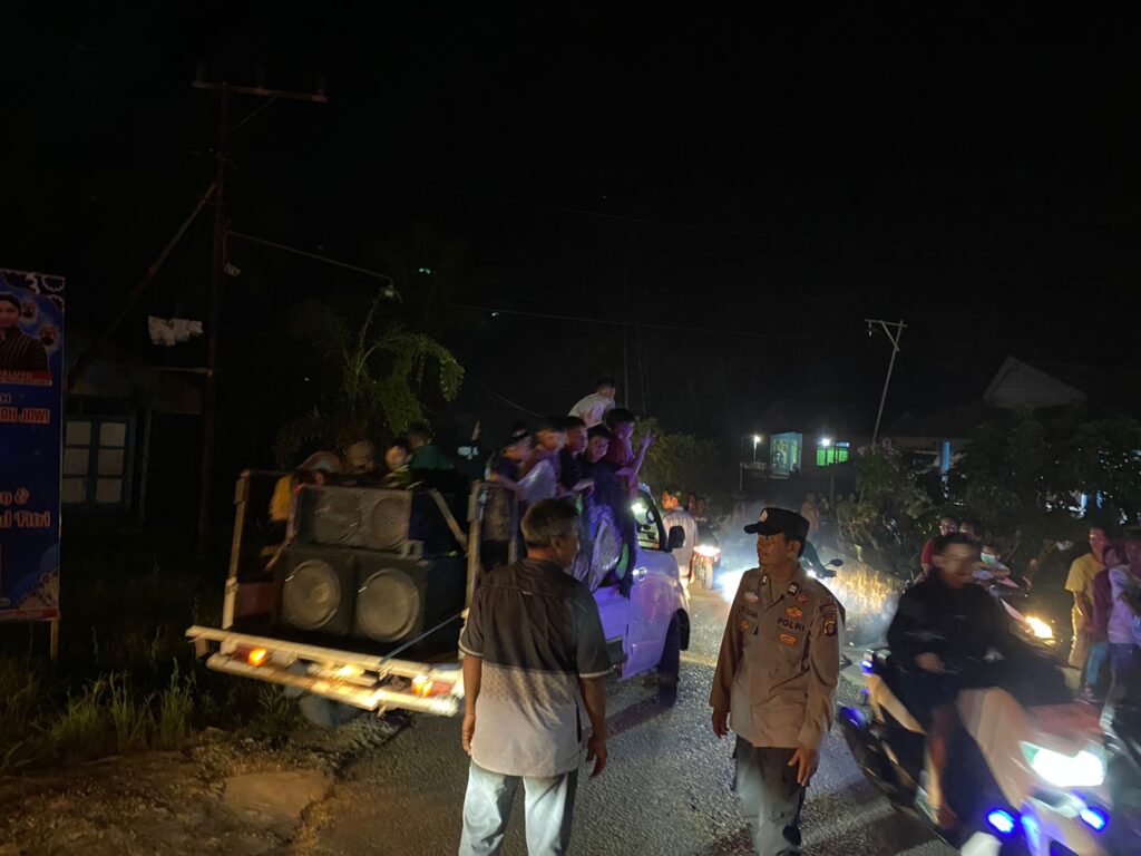 Polsek Long Iram Himbau Pelaksanaan Pawai Takbir Keliling Agar Kondusif WhatsApp Image 2024 04 10 at 00.50.08 6343f6ce