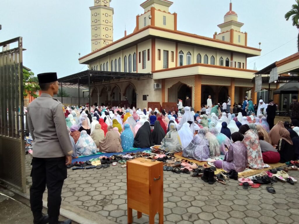Polres Berau Sukses Amankan Shalat Idul Fitri di Masjid Al Fallah WhatsApp Image 2024 04 10 at 18.12.09 819483dd