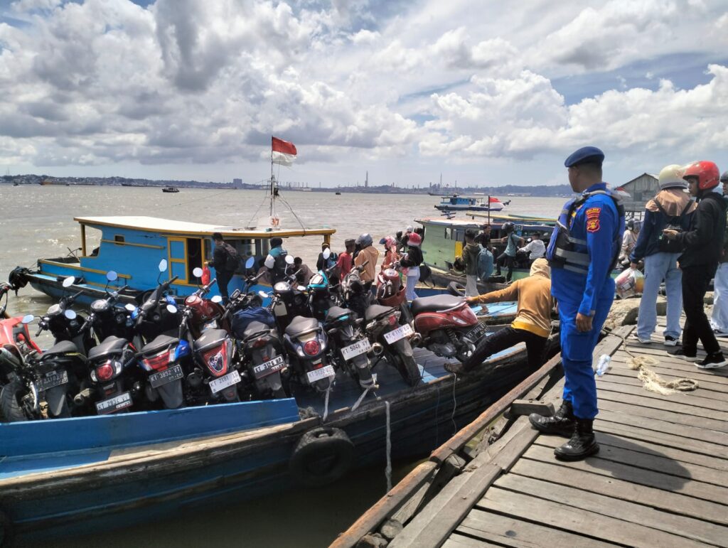 Sat Polairud Lakukan Pengamanan di Pelabuhan Klotok dan Speedboat Penajam WhatsApp Image 2024 04 11 at 14.15.15 74959a5e