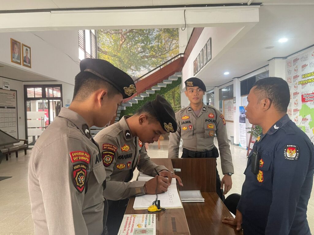 Ciptakan Kamtibmas Kondusif, Satgas Preventif Samapta Polda Kaltim Laksanakan Pengamanan Pada Kantor KPU dan BAWASLU WhatsApp Image 2024 04 11 at 20.40.14 9822a549