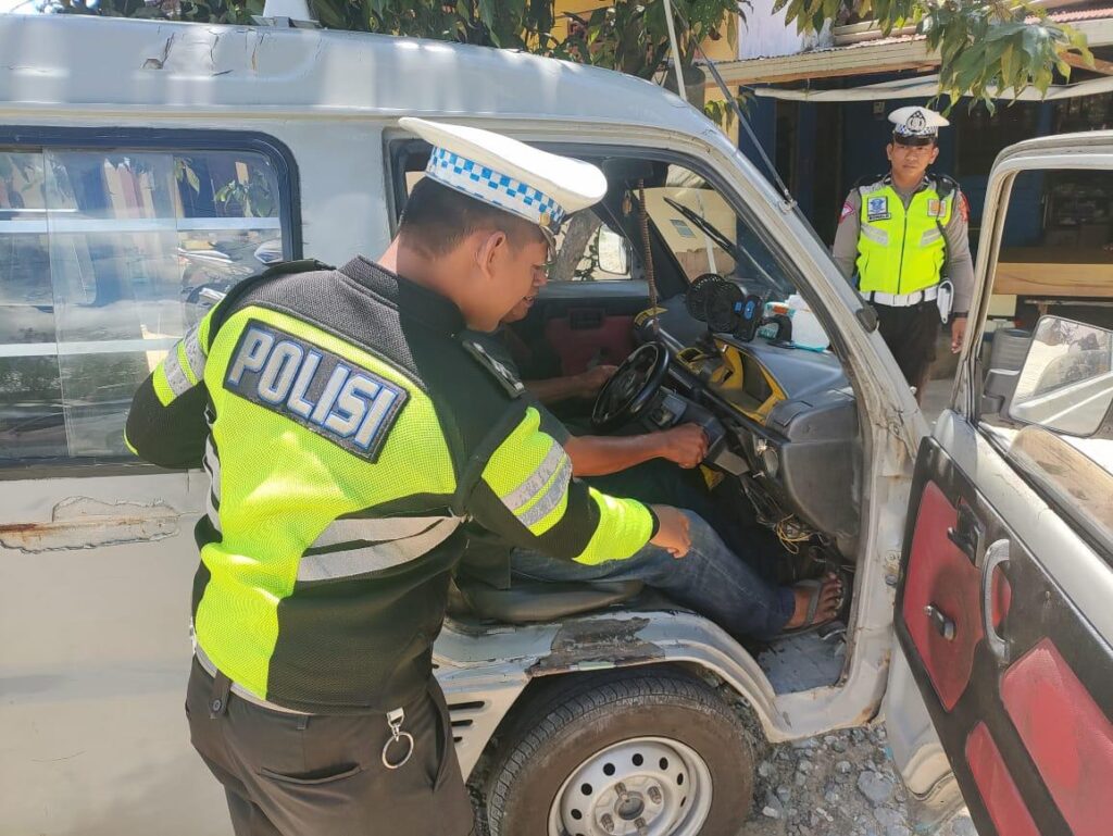 Pastikan Keselamatan Masyarakat Saat Mudik, Satlantas Polres Bontang Lakukan Pemeriksaan Kendaraan Bus Dan Angkutan Kota WhatsApp Image 2024 04 13 at 08.52.54