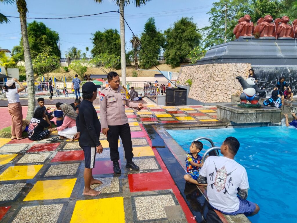 Libur Lebaran, Personil Polsek Samarinda Seberang Beri Himbauan Kamtibmas Kepada Para Pengunjung WhatsApp Image 2024 04 13 at 09.02.40 1