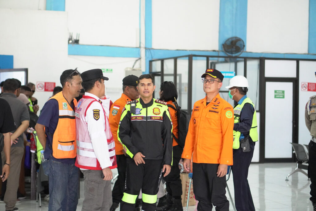 Kapolresta Samarinda Cek Arus Balik Lebaran Di Bandara Dan Pelabuhan Samarinda WhatsApp Image 2024 04 15 at 07.07.16 21436008