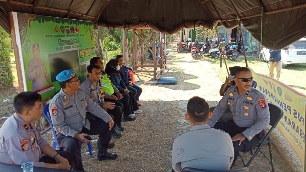 Waka Polres PPU dan PJU Lakukan Pengecekan di Pospam Wisata, Memastikan Situasi Aman dan Kondusif WhatsApp Image 2024 04 15 at 12.42.21 6d5b7a0e
