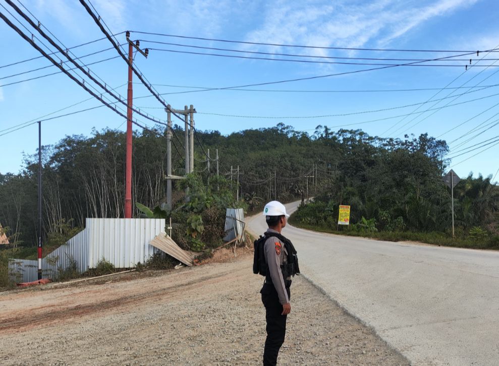 Pastikan Keamanan, Personil Satgas Ops.Nusantara Mahakam Gelar Patroli Guna Ciptakan Kelancaran Pembangunan Di Kawasan Ibu Kota Nusantara WhatsApp Image 2024 04 16 at 07.32.39