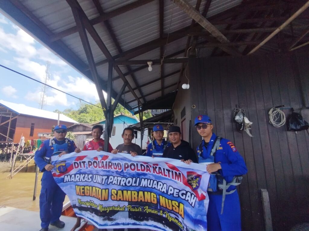 Sambang Nusa Presisi, Personil Markas Unit Patroli Muara Pegah Ditpolairud Polda Kaltim Sosialisasikan Tentang Keselamatan Di Wilayah Pesisir WhatsApp Image 2024 04 17 at 09.34.36 1
