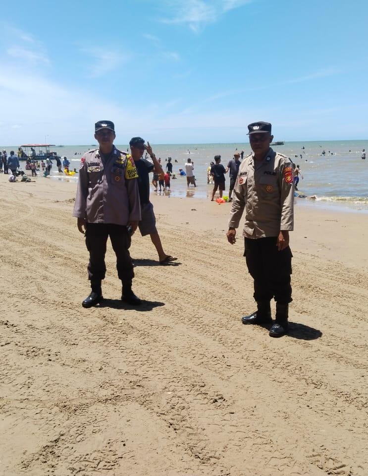 Personil Polsek Samboja Lakukan Pengamanan Di Objek Wisata Pantai Pemedas WhatsApp Image 2024 04 17 at 09.38.55