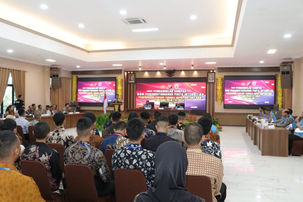 Irwasda Polda Kaltim Pimpin Pengambilan Sumpah Dan Penandatanganan Pakta Integritas Seleksi Penerimaan Terpadu Polri TA.2024 WhatsApp Image 2024 04 20 at 10.03.57