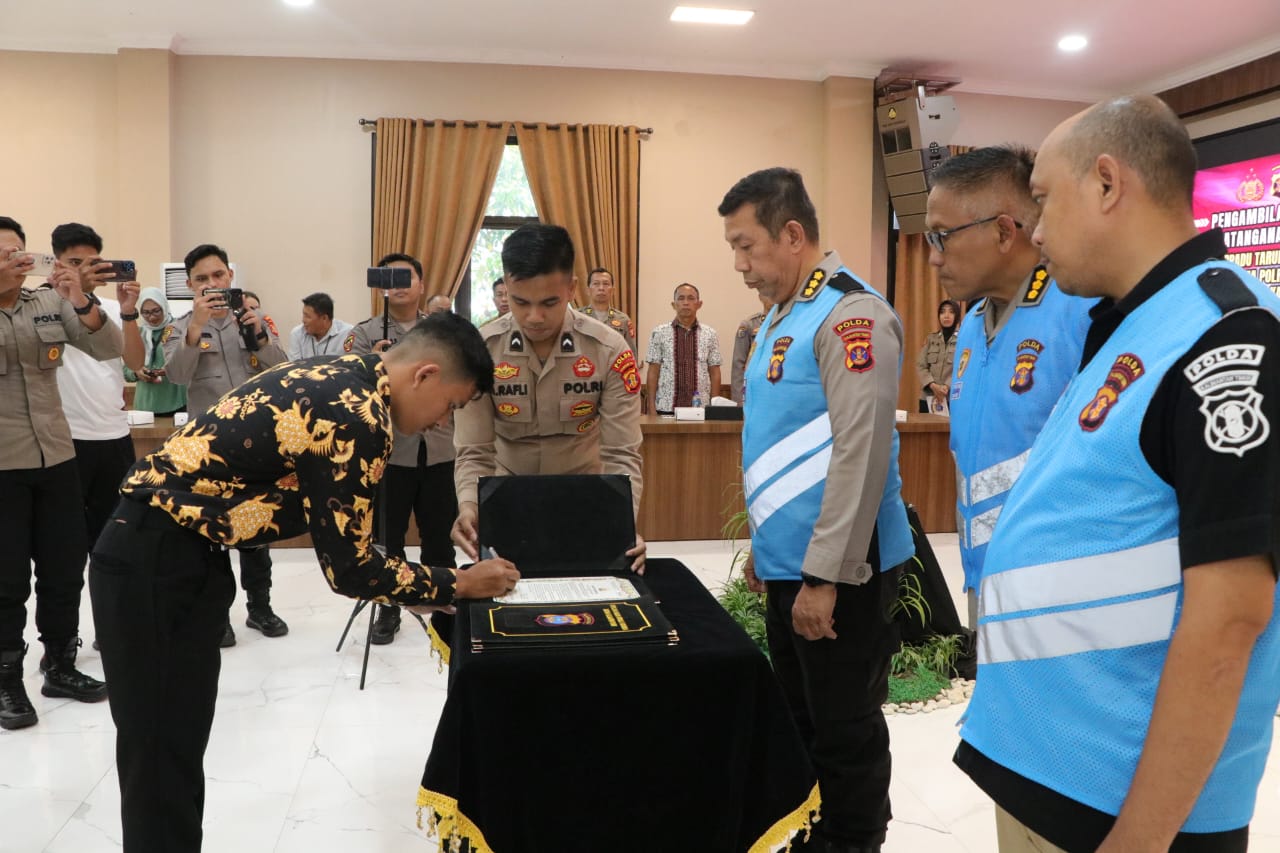 Irwasda Polda Kaltim Pimpin Pengambilan Sumpah Dan Penandatanganan Pakta Integritas Seleksi Penerimaan Terpadu Polri TA.2024 2 WhatsApp Image 2024 04 20 at 10.03.58 1