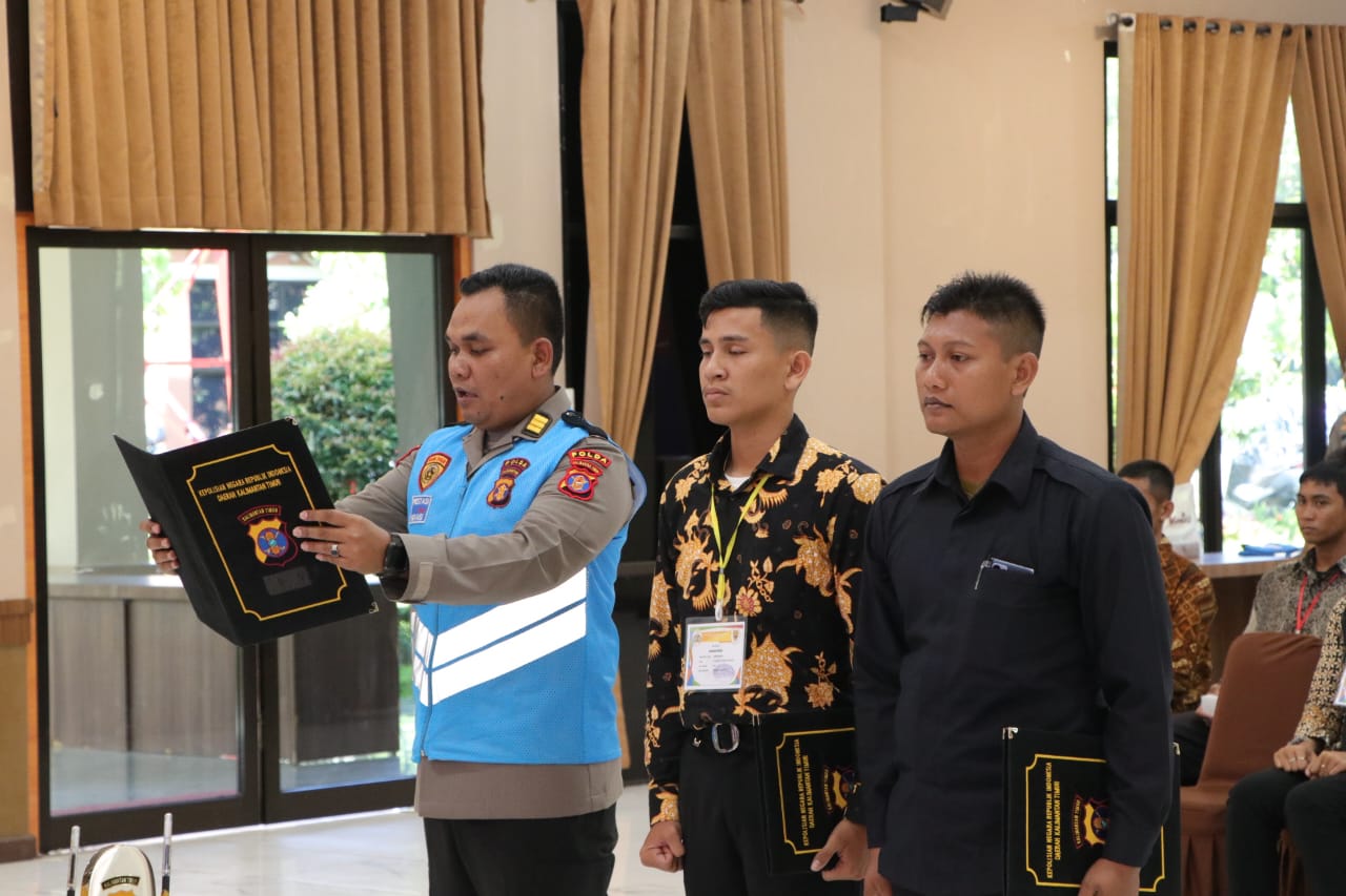 Irwasda Polda Kaltim Pimpin Pengambilan Sumpah Dan Penandatanganan Pakta Integritas Seleksi Penerimaan Terpadu Polri TA.2024 1 WhatsApp Image 2024 04 20 at 10.03.58