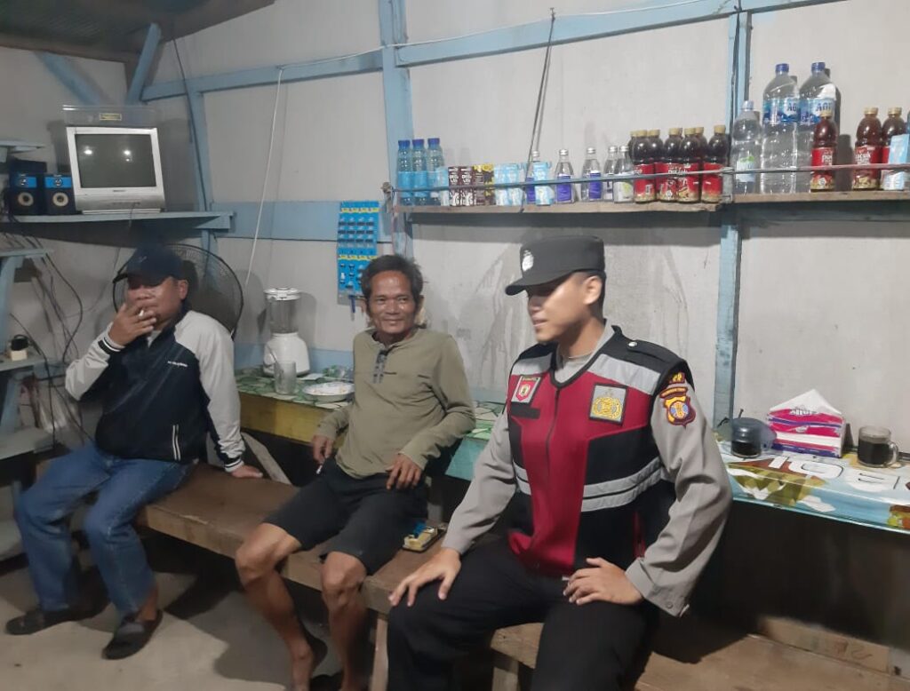 Cegah Gangguan Kamtibmas Polsek Muara Komam Giatkan Patroli Dialogis Sambangi Warga WhatsApp Image 2024 04 21 at 16.30.51 1b87abf2