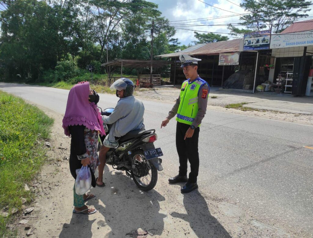 Sat Lantas Polres PPU Laksanakan Patroli dan Pengaturan Lalin Serta Himbauan Kamseltibcarlantas Kepada Pengendara WhatsApp Image 2024 04 22 at 09.01.24 b4d29ae9