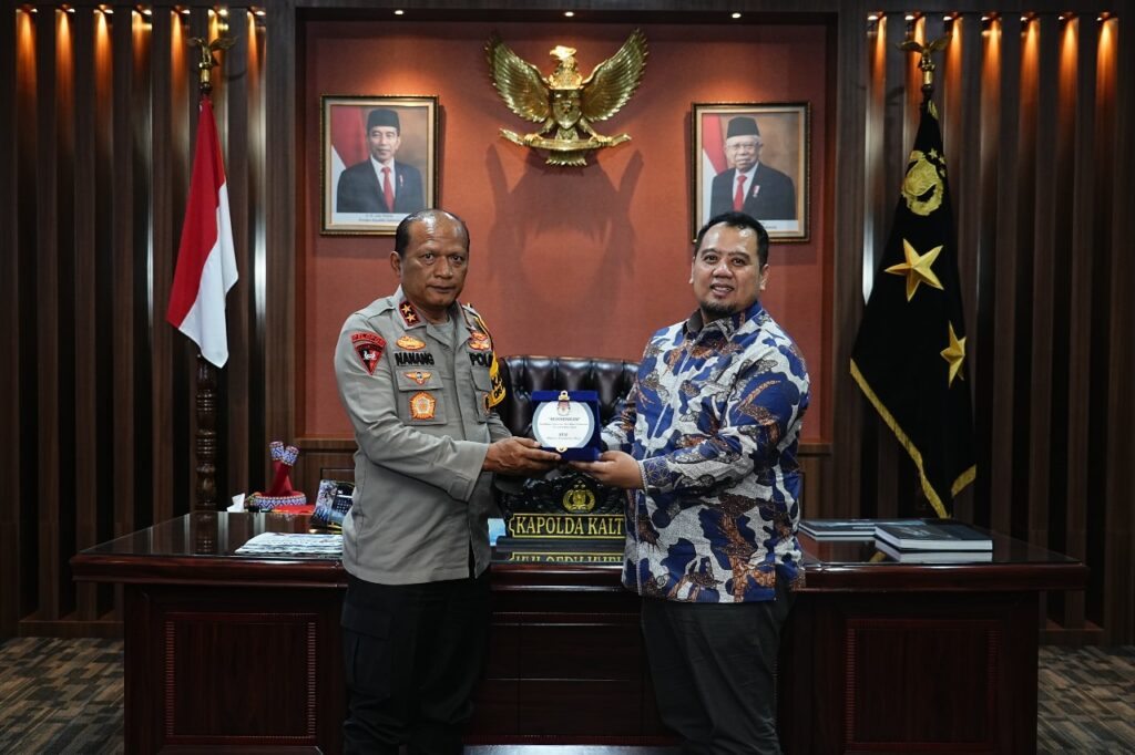 Pererat Silaturahmi dan Kerja Sama, Kapolda Kaltim Audiensi Dengan KPU Kaltim WhatsApp Image 2024 04 24 at 13.32.16