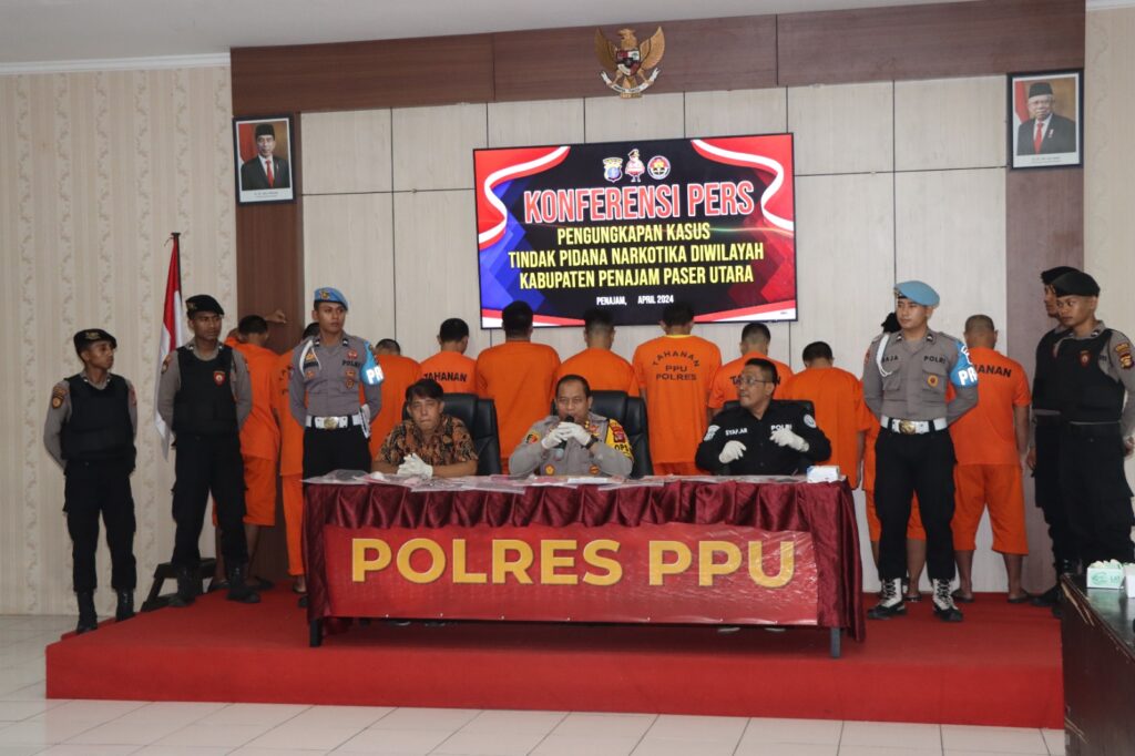 Polres PPU Melaksanakan konferensi Pers Kasus Penyalahgunaan Narkoba, Sebelas Tersangka Di Amankan WhatsApp Image 2024 04 27 at 08.55.36 d9e29217