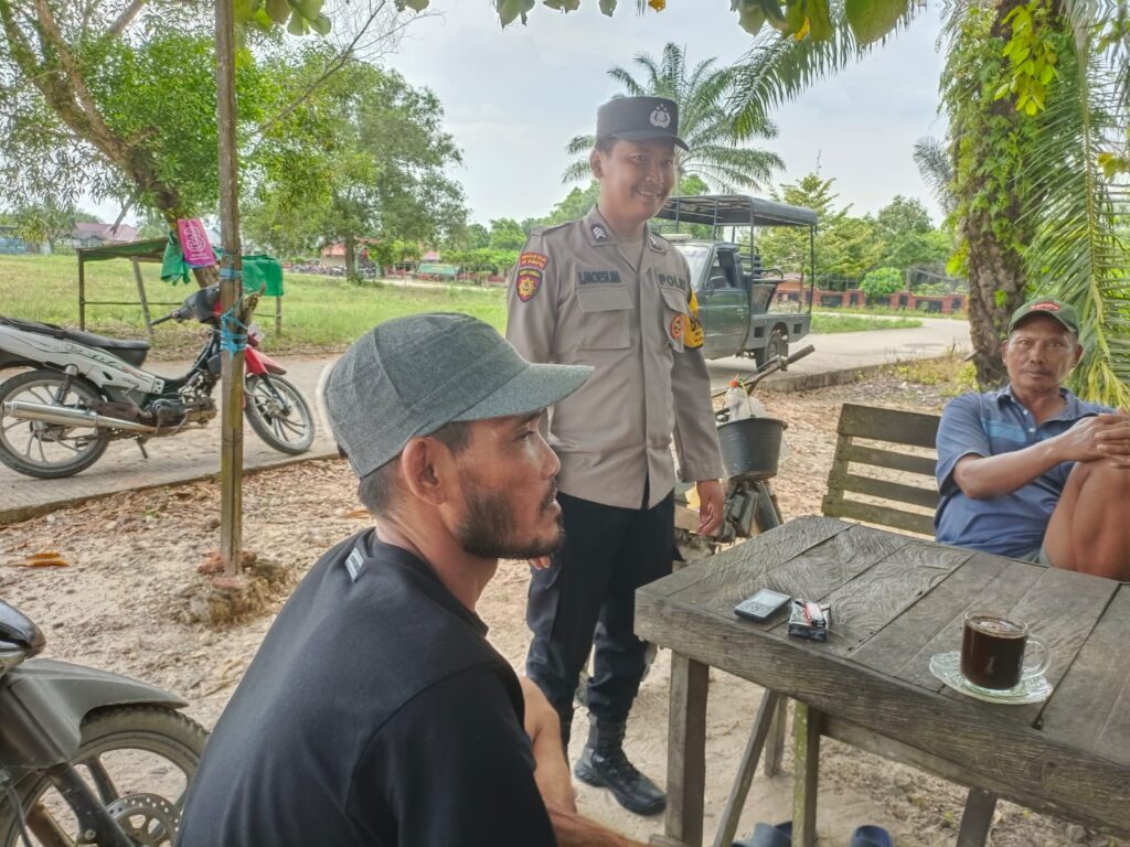 Polsek Babulu Melaksanakan Patroli Dialogis Sambangi Warga Beri Himbauan Kamtibmas WhatsApp Image 2024 04 29 at 08.33.33