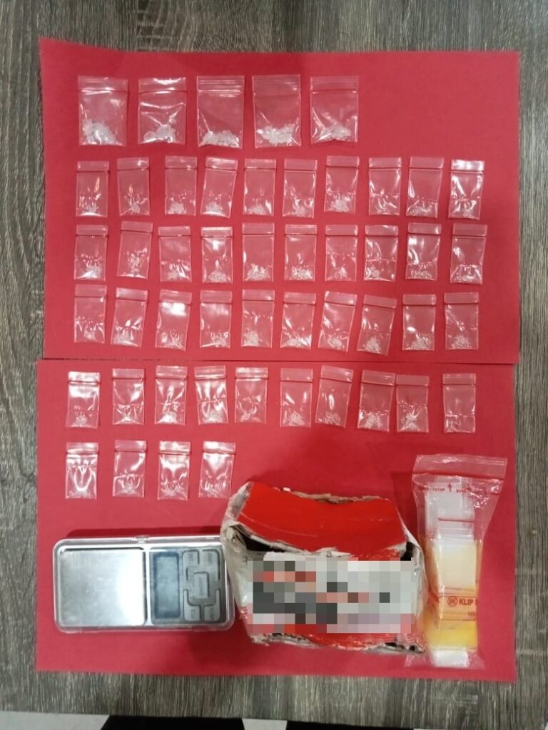 Polres Kutai Barat Ungkap Kasus Peredaran Narkotika Sebanyak 49 Poket Sabu-Sabu IMG 20240513 WA0342 768x1024 1