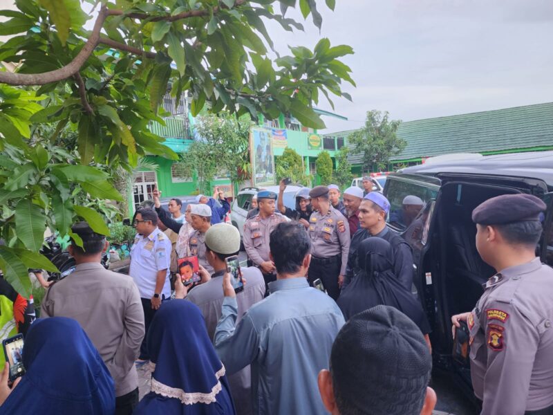 Polsek Balikpapan Barat Lakukan Pengamanan Kegiatan Tabligh Akbar Ustadz Abdul Somad Di Kec.Balikpapan Barat IMG 20240518 WA0033 800x600 1
