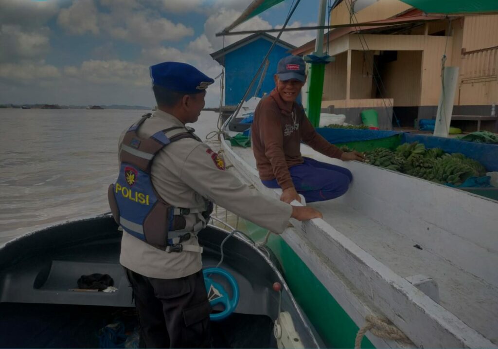 Satpolairud Polres Kukar Sambang Nelayan di Pesisir Kukar WhatsApp Image 2024 05 01 at 13.24.10 23c2390b