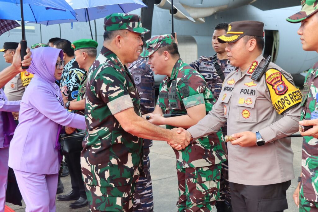 Kapolresta Balikpapan Hadiri Penjemputan Pangkogabwilhan II WhatsApp Image 2024 05 02 at 15.41.45