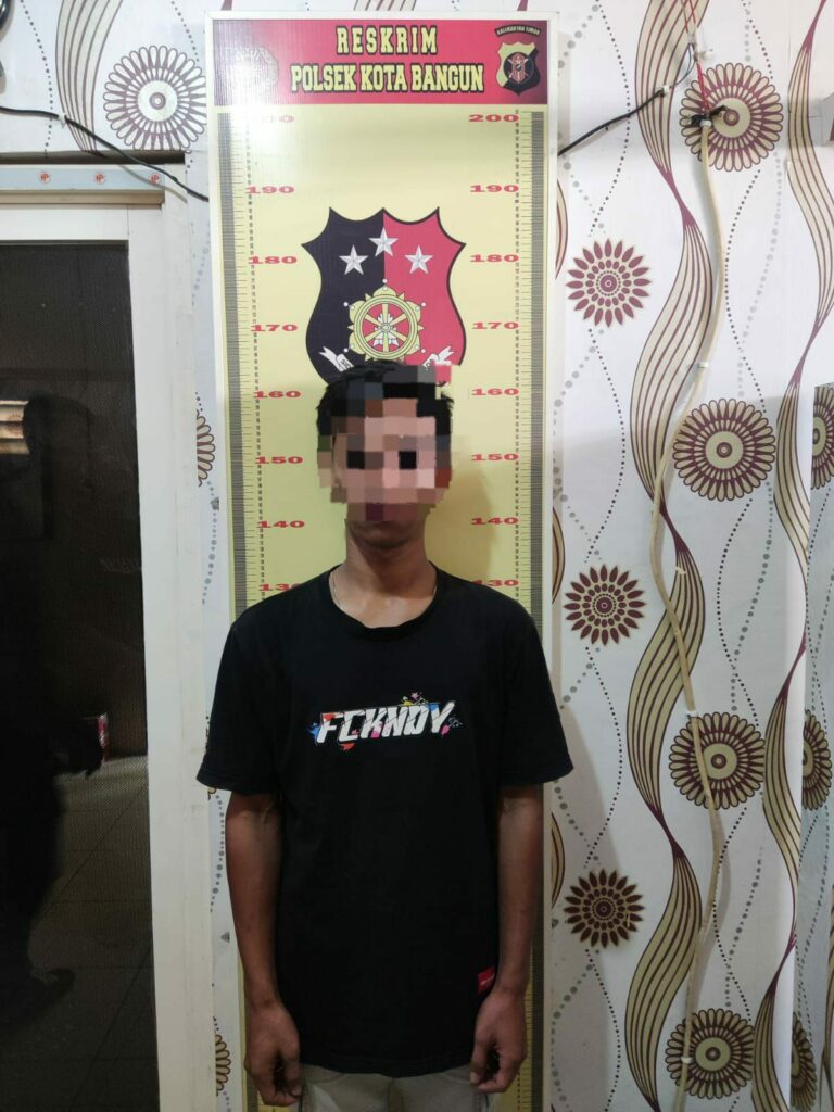 Polsek Kota Bangun Amankan Pelaku Peredaran Narkoba dengan Barang Bukti 3,27 Gram Sabu WhatsApp Image 2024 05 04 at 07.37.12 ec585aec