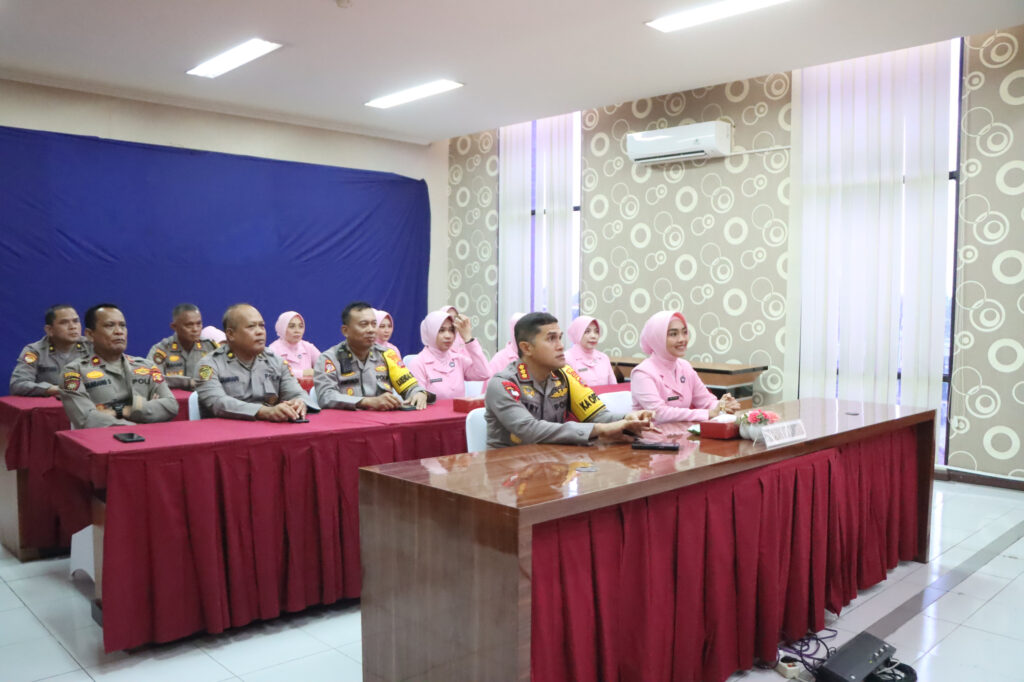 Kapolresta Samarinda Berserta Bhayangkari Ikuti Peresmian Gedung Baru Yayasan Kemala Bhayangkari Melalui Zoom Meeting WhatsApp Image 2024 05 05 at 10.28.55 a779b2da