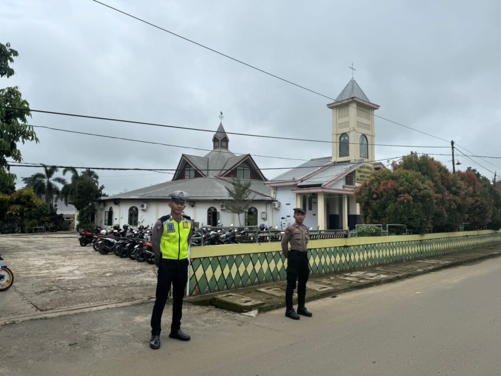 Peringati Isa Almasih 2024, Polres Kutai Barat dan Jajaran Melaksanakan Kegiatan PAM Gereja WhatsApp Image 2024 05 09 at 10.11.19 c5b75207