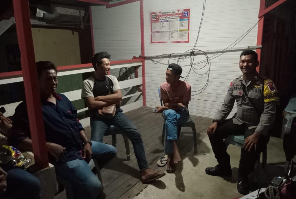 Patroli Rutin Polsek Tenggarong untuk Menjaga Keamanan WhatsApp Image 2024 05 14 at 08.31.36